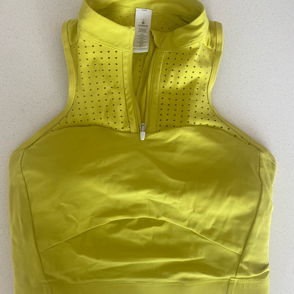LULULEMON SPORTS BRA/CROP TOP
